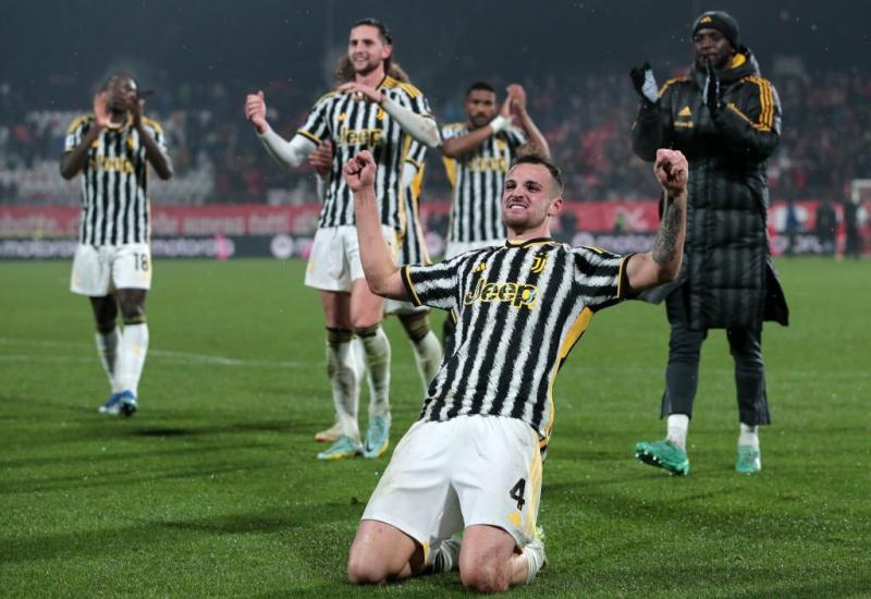 Slavlje igrača Juventusa - Juventus pobjedom u Monzi preuzeo vrh